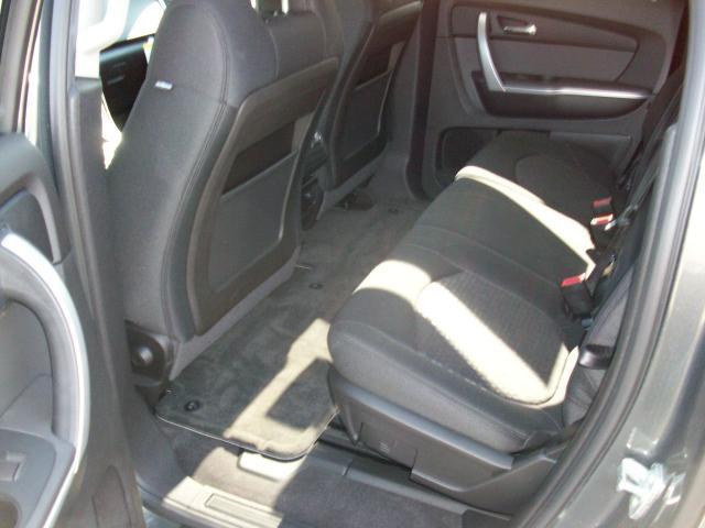 GMC Acadia 2011 photo 2