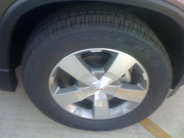 GMC Acadia 2011 photo 2