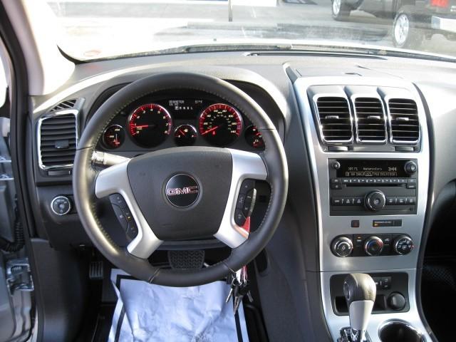 GMC Acadia 2011 photo 3