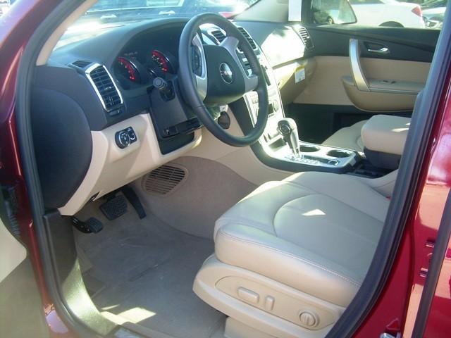 GMC Acadia 2011 photo 2