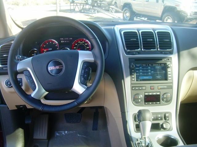 GMC Acadia 2011 photo 3