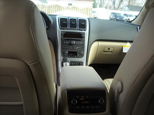 GMC Acadia 2011 photo 2