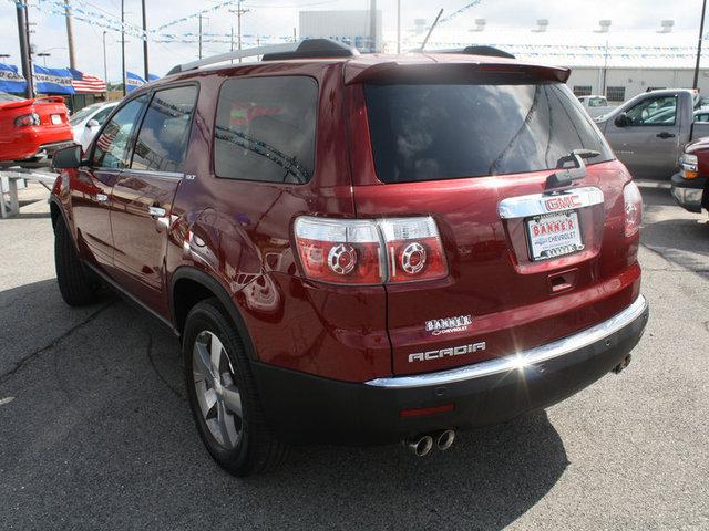 GMC Acadia 2011 photo 4