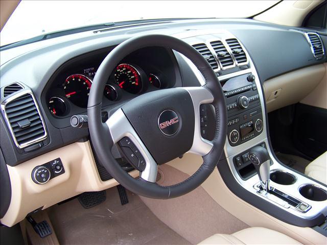 GMC Acadia 2011 photo 3