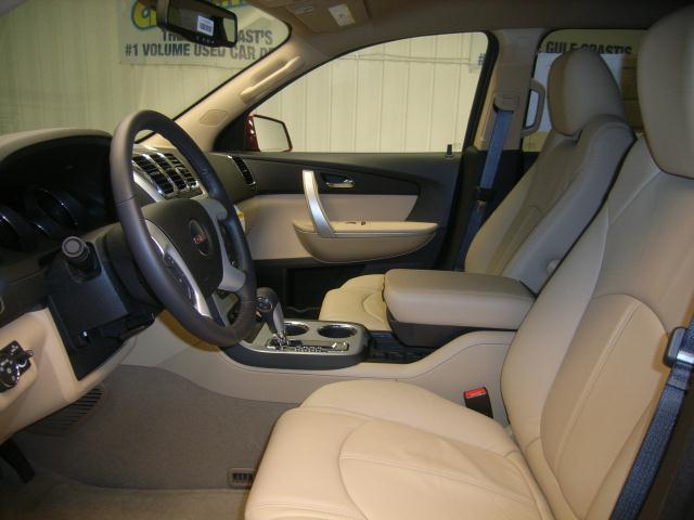 GMC Acadia 2011 photo 3