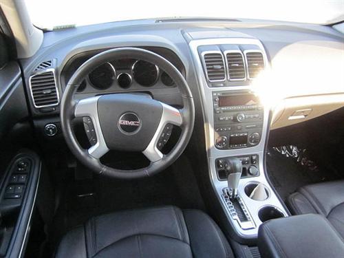GMC Acadia 2011 photo 2