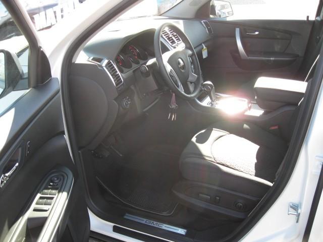 GMC Acadia 2011 photo 2