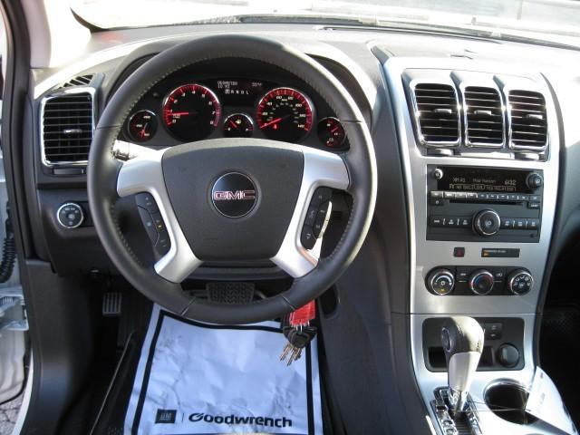 GMC Acadia 2011 photo 3