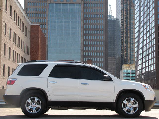 GMC Acadia 2011 photo 2