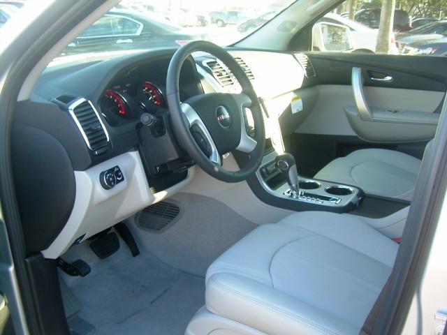 GMC Acadia 2011 photo 2