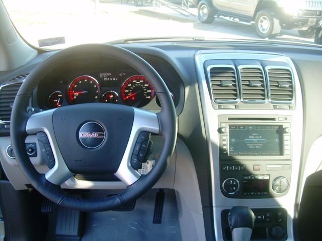GMC Acadia 2011 photo 3