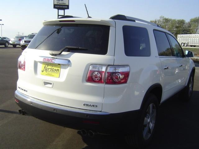 GMC Acadia 2011 photo 2
