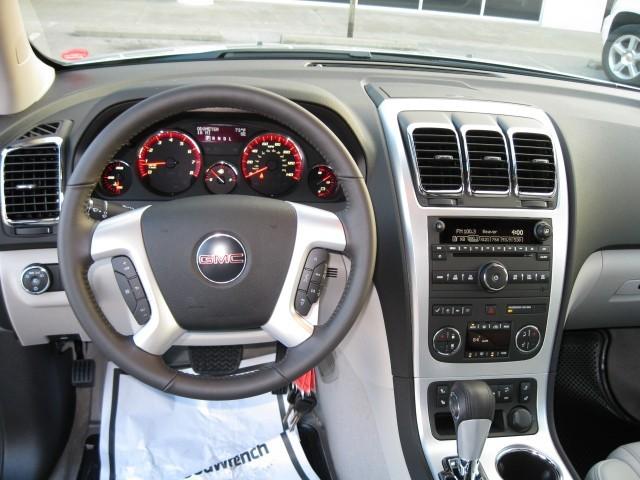 GMC Acadia 2011 photo 3