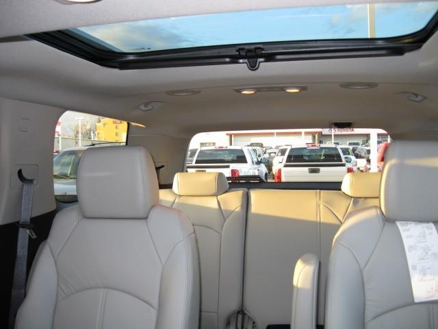 GMC Acadia 2011 photo 4