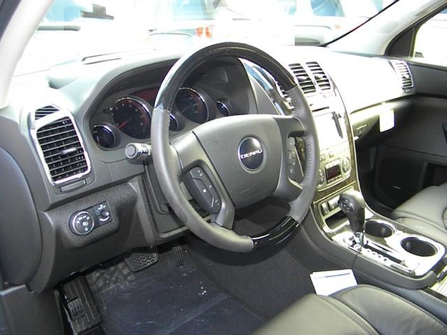 GMC Acadia 2011 photo 1