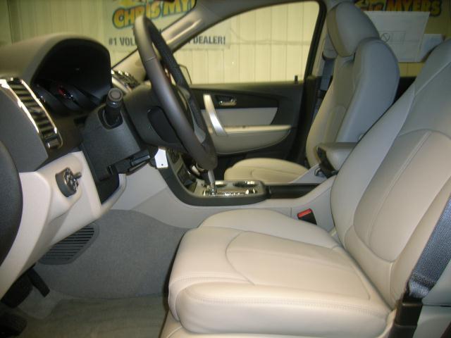 GMC Acadia 2011 photo 3