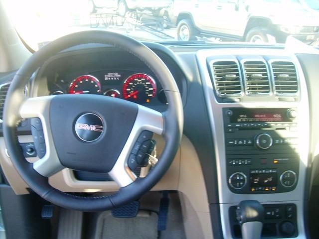 GMC Acadia 2011 photo 3