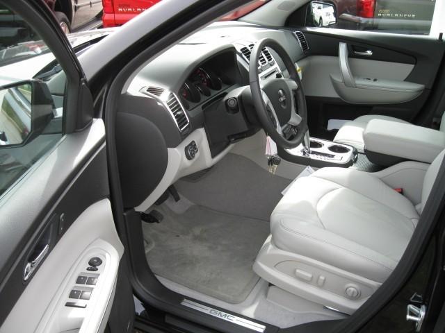 GMC Acadia 2011 photo 2