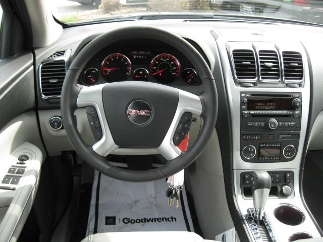 GMC Acadia 2011 photo 3