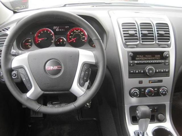 GMC Acadia 2011 photo 2