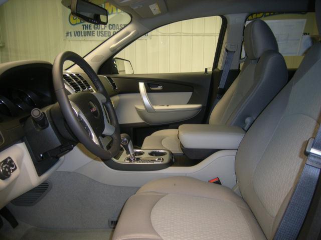 GMC Acadia 2011 photo 3