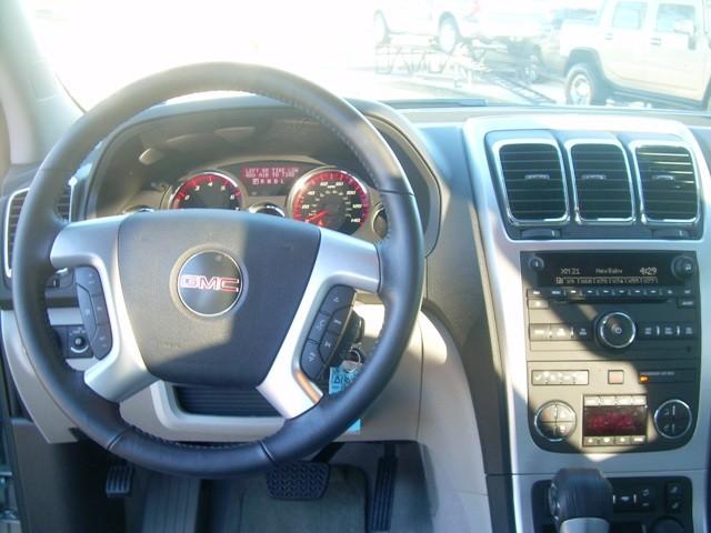 GMC Acadia 2011 photo 3