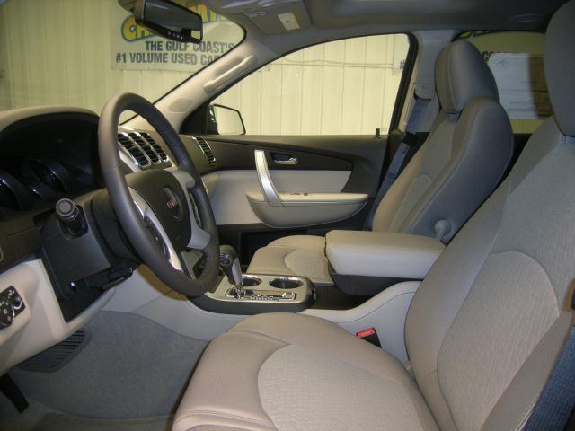 GMC Acadia 2011 photo 3