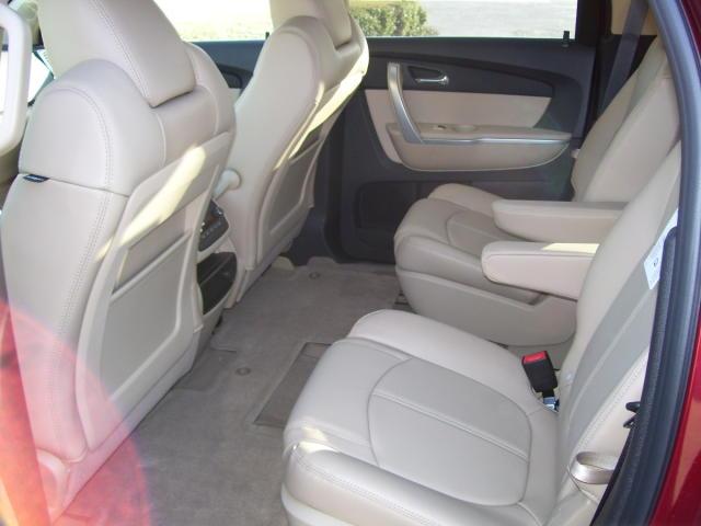 GMC Acadia 2011 photo 2