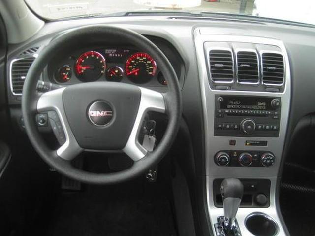 GMC Acadia 2011 photo 2