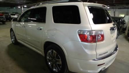 GMC Acadia 2011 photo 2