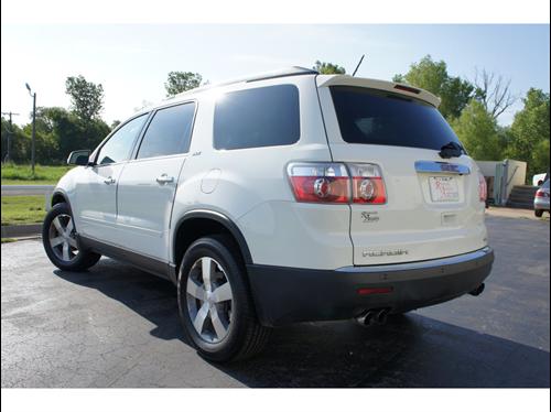 GMC Acadia 2011 photo 1