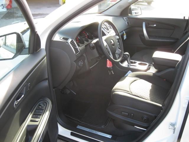 GMC Acadia 2011 photo 2