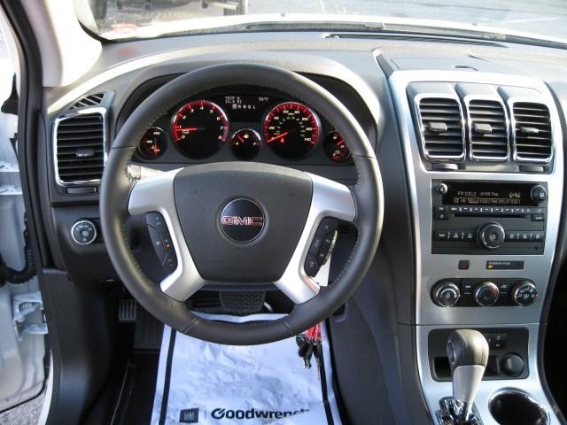GMC Acadia 2011 photo 3