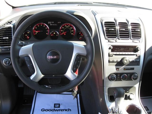 GMC Acadia 2011 photo 3