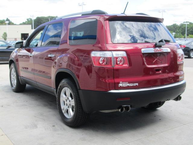 GMC Acadia 2011 photo 2