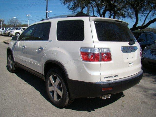 GMC Acadia 2011 photo 1