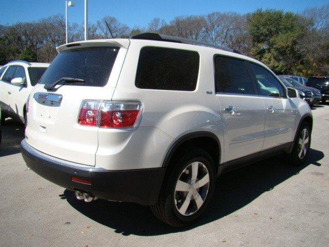 GMC Acadia 2011 photo 2