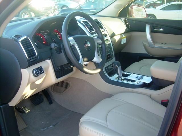 GMC Acadia 2011 photo 2