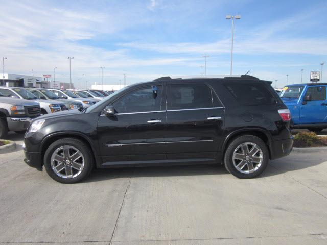 GMC Acadia 2011 photo 1