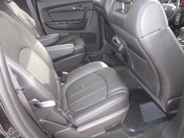 GMC Acadia 2011 photo 2