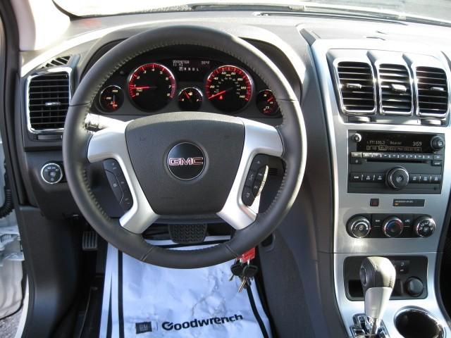 GMC Acadia 2011 photo 3