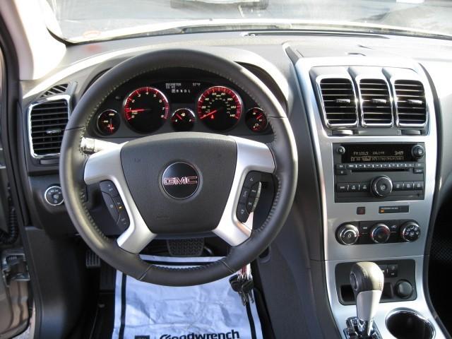 GMC Acadia 2011 photo 3