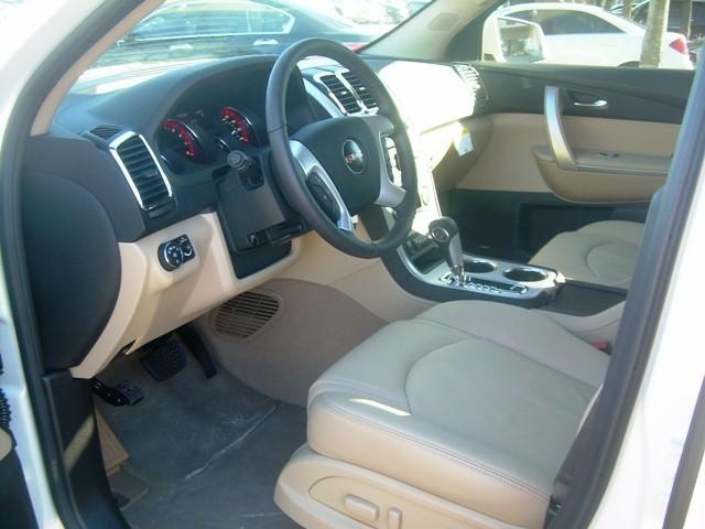 GMC Acadia 2011 photo 2