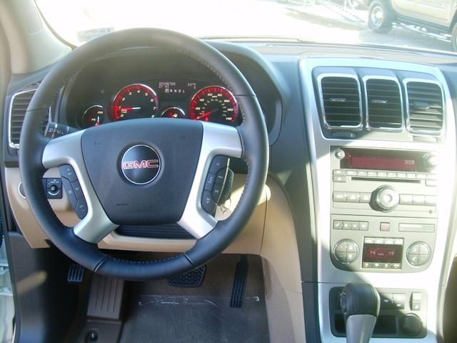 GMC Acadia 2011 photo 3