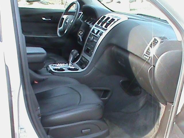 GMC Acadia 2011 photo 3
