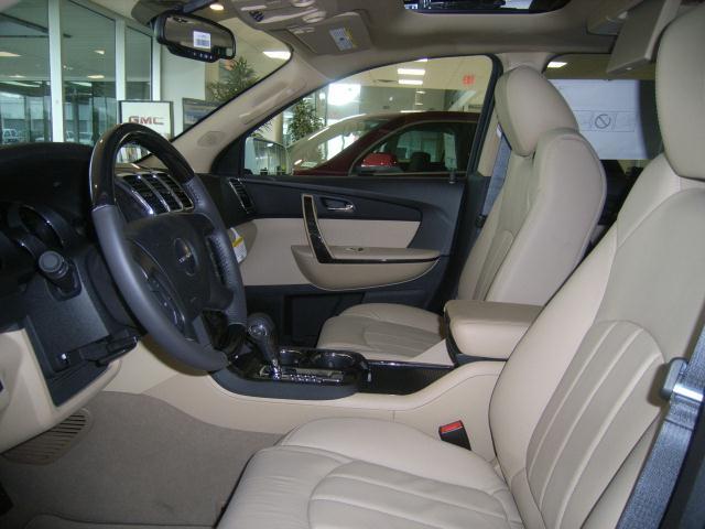 GMC Acadia 2011 photo 3