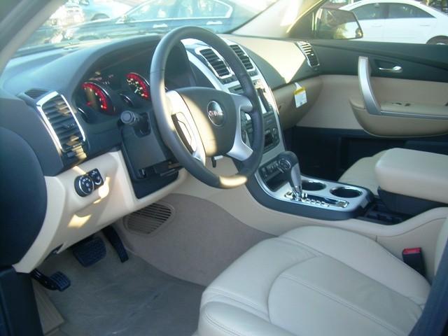GMC Acadia 2011 photo 2