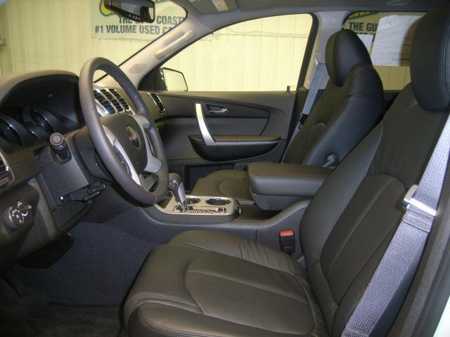 GMC Acadia 2011 photo 3