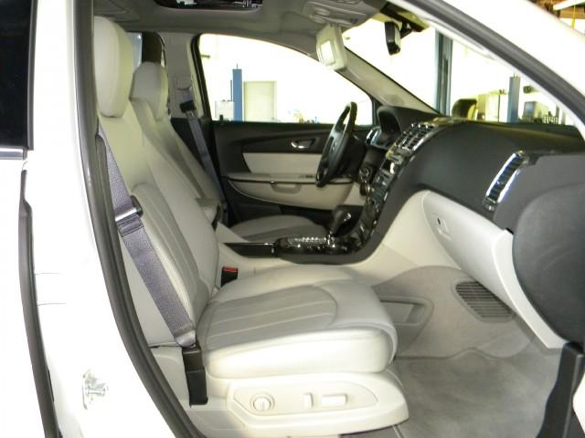 GMC Acadia 2011 photo 4