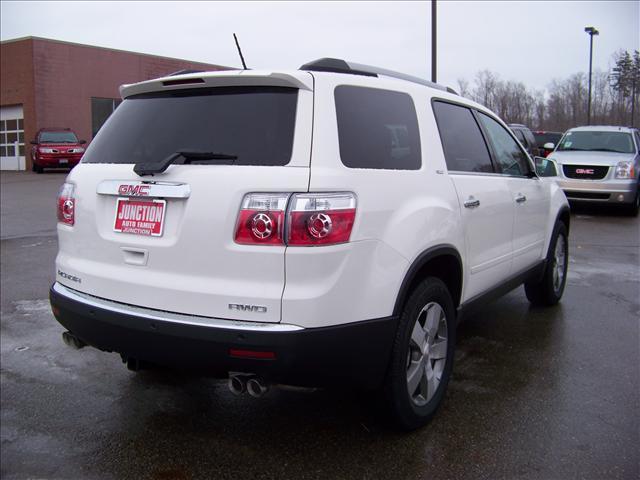 GMC Acadia 2011 photo 2